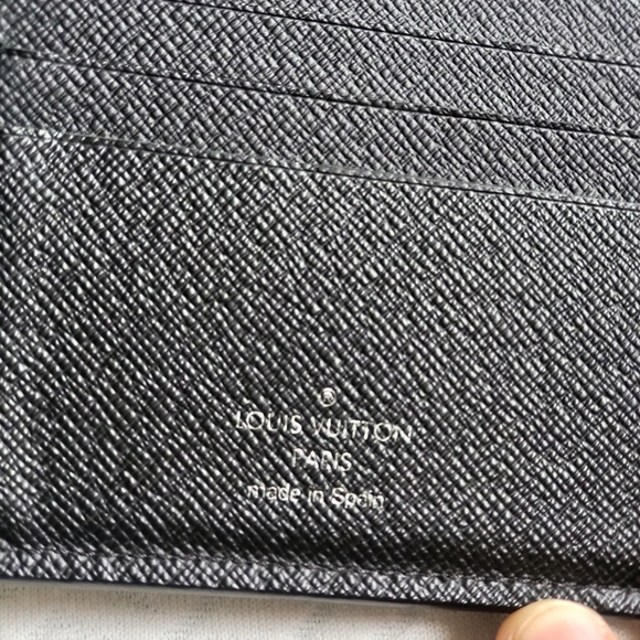 Louis Vuitton Epi Leather Bifold Wallet.. Authentic!! - Picture 8 of 13